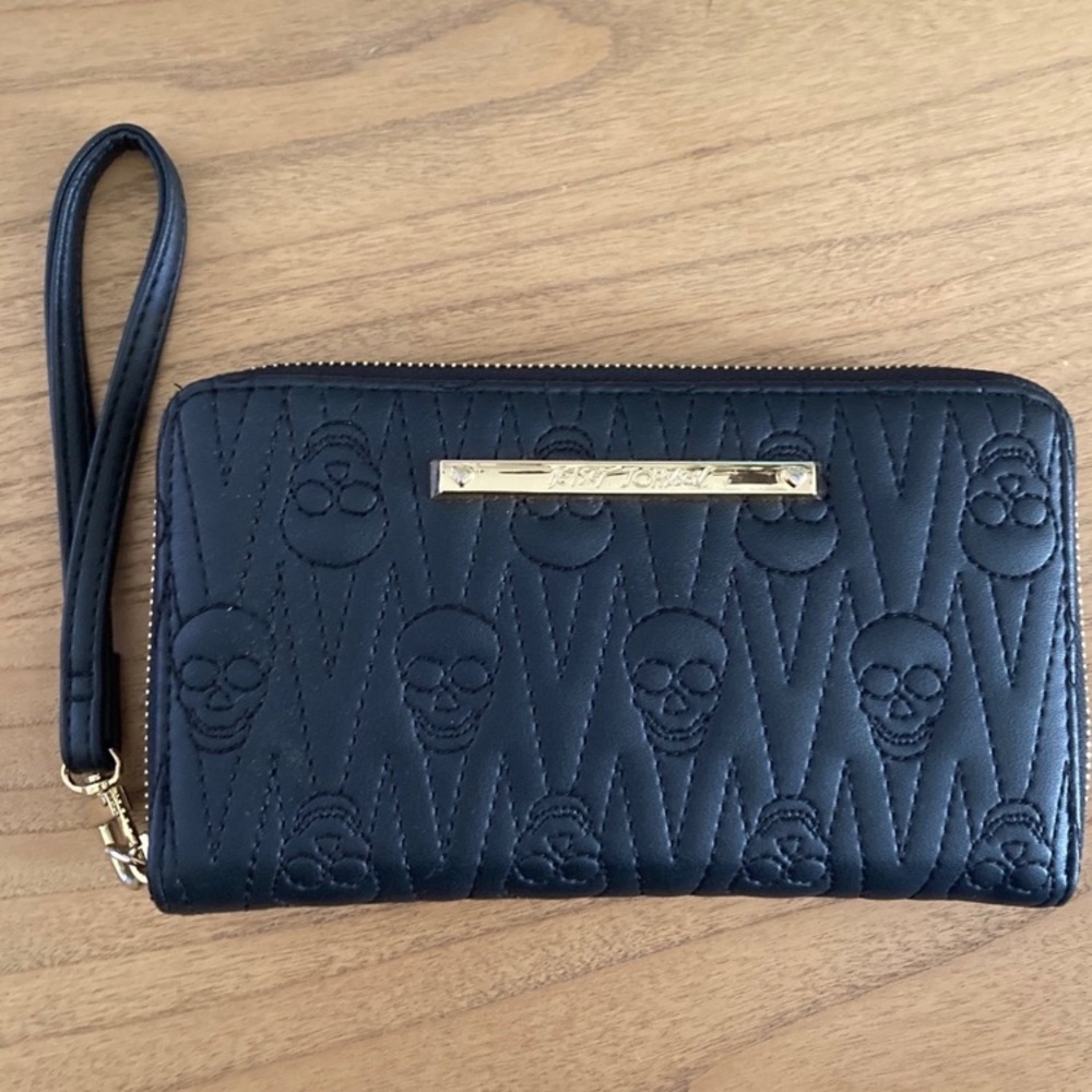Black Skull Embossed Wristlet